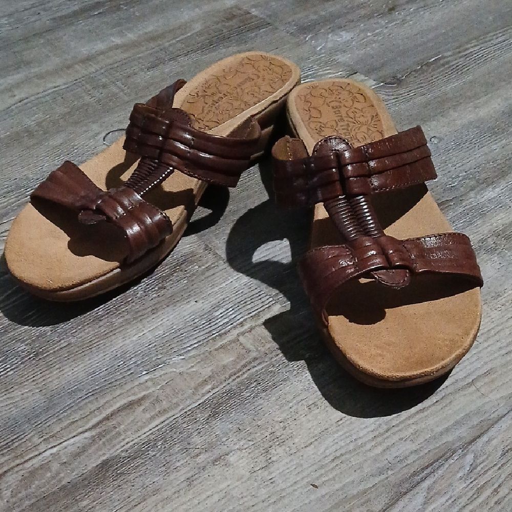 BareTraps  Justee brown leather slip on sandals slides Sz 9 NWOT